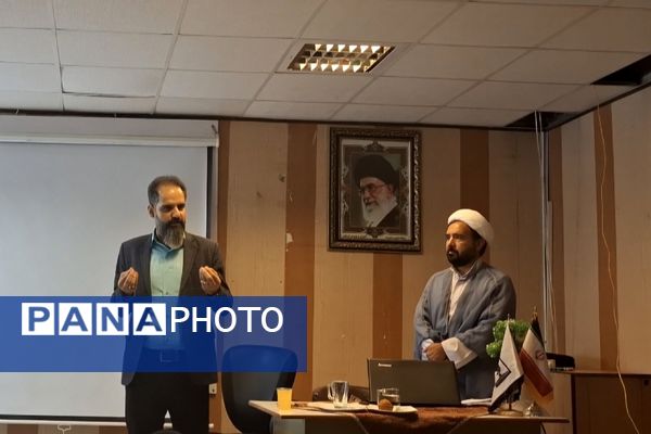 نشست مربیان و معاونان پرورشی فریمان با محوریت قرآن و عترت 