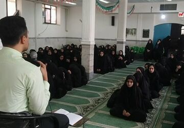 گرامیداشت هفته نیروی انتظامی در دبیرستان سید احمد فاتحی یک قم 