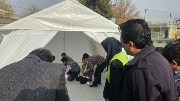 مانور زلزله در دبستان شهید رحیمی ناحیه۱