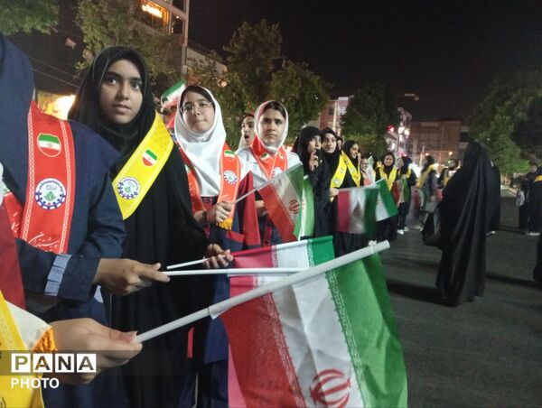 هم‌نوایی دانش‌آموزان پیشتاز ساوجبلاغ در تجمعات شبانه