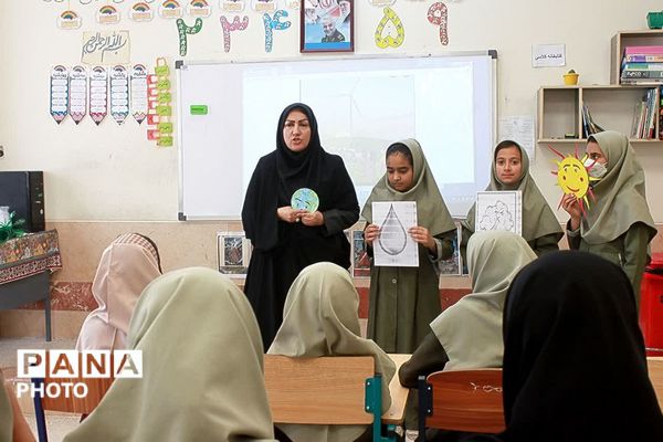 ارزیابی معلمان و انتخاب معلم نمونه در مدرسه دخترانه عارفین