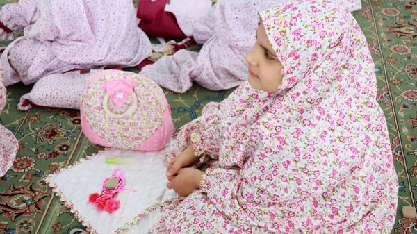  جشن عبادت ۱۵۰۰ دانش‌آموز دختر میبدی در هفته گرامیداشت امور تربیتی و تربیت اسلامی