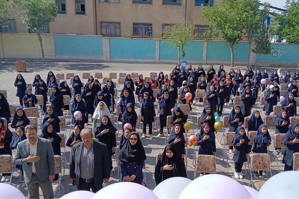 نواختن زنگ سلامت در دبستان حجاب باقرشهر 