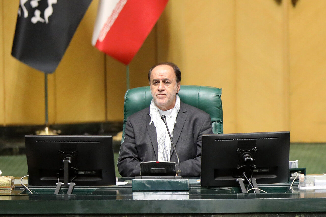 زن، قله مهربانی‌، استحکام و تربیت خانواده است