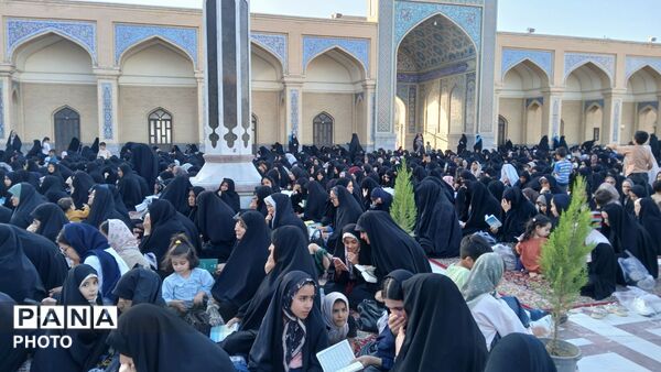 قرائت دعای عرفه در زیارتگاه شهید آیت الله مدرس
