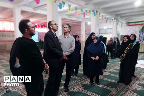 نمایشگاه مدرسه انقلاب در دبیرستان جوادالائمه بهارستان‌دو