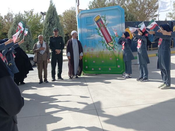 زنگ ایثار در دبستان فرهنگ مرحوم فرازمند نواخته شد
