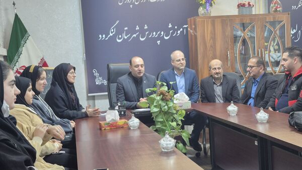 درخشش دختران کتاب‌نوش لنگرود در مسیر همایش کشوری