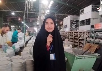 بازدید دانش‌آموزان دبیرستان شهید قرائتی قم از کارخانه چینی نسترن