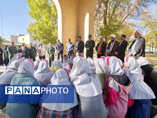 غبار روبی مزار شهدای گمنام شهرستان سلطانیه 