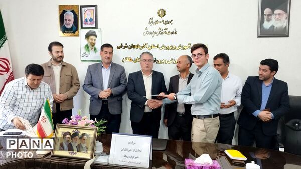تقدیر از دانش آموز خبرنگاران ملکان توسط مدیر آموزش و پرورش