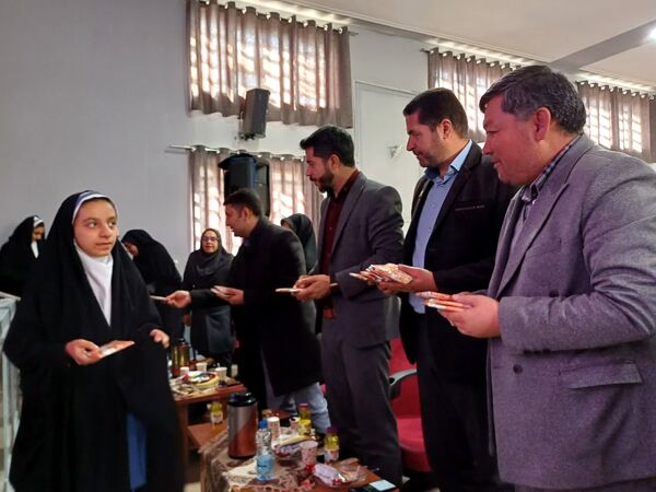 تجلیل از برگزیدگان 2 جشنواره پرورشی در شهرستان زرقان 