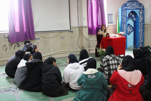 جشن و مولودی‌خوانی میلاد حضرت زهرا(س) در هنرستان آفرینش پردیس 