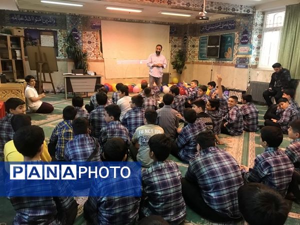 آغاز سال تحصیلی در مدرسه شهدای مدافع حرم با حضور مسئولان، جشن و کلاس توجیهی