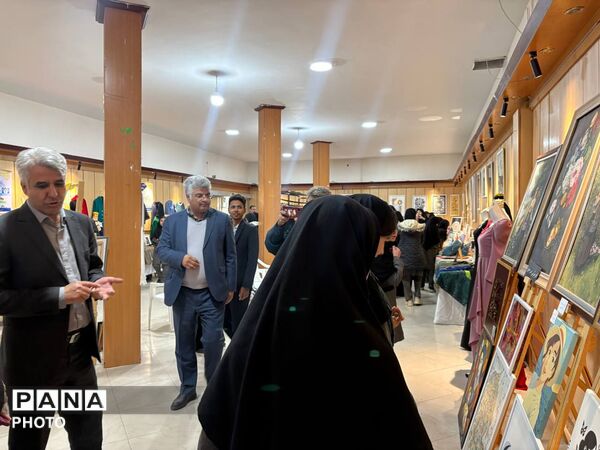افتتاح «نگارستان فردا» ؛نمایشگاه دست سازه های دانش آموزان دختر شهرستان کاشمر