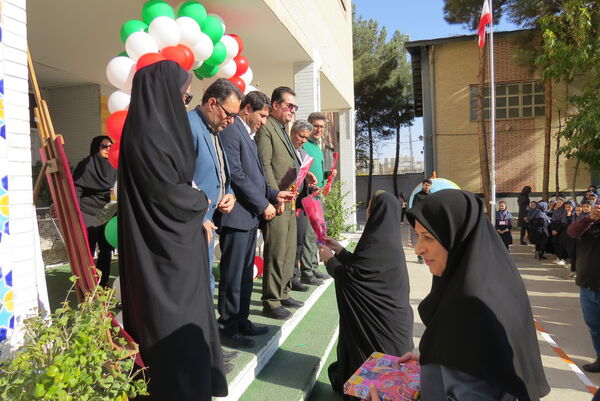برنامه زنگ ایمنی و ترافیک در مدرسه شهدا فرهنگی دخترانه 