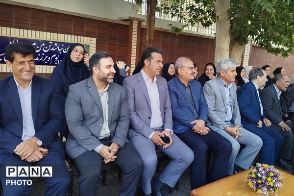 لبخند امید در آیین گشایش دبیرستان فرزانگان دو