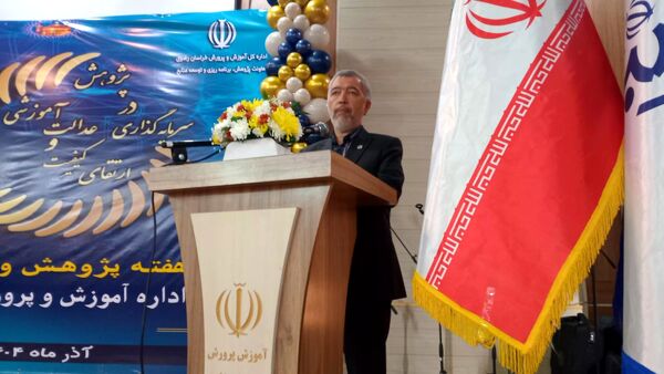 دختران شاهد قفلی خلاقیت خود را در نمایشگاه پژوهش به نمایش گذاشتند