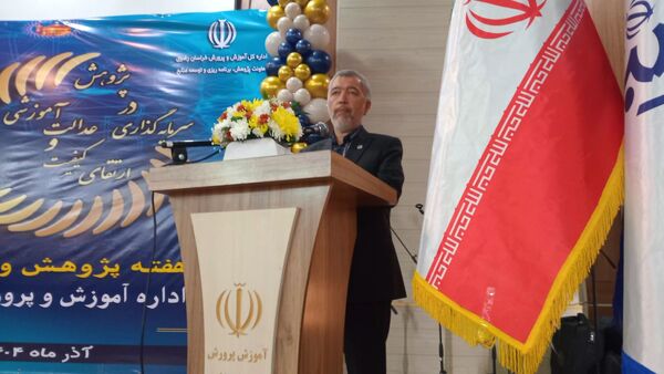 دختران شاهد قفلی خلاقیت خود را در نمایشگاه پژوهش به نمایش گذاشتند