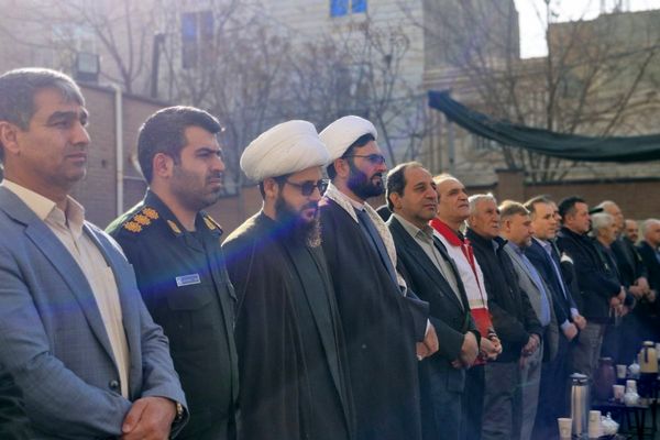 آیین نواخته شدن زنگ انقلاب اسلامی در مدرسه آیت‌الله خامنه‌ای قرچک