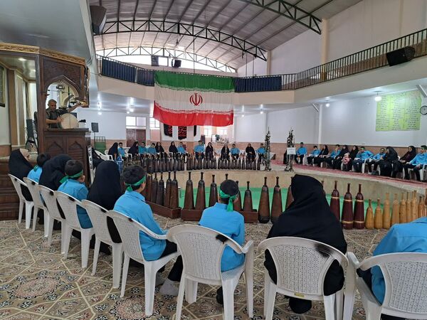 جشنِ تکلیفِ «به وقتِ میهن خدایی» دانش آموزان اشکذری همراه دستبوسی مادر