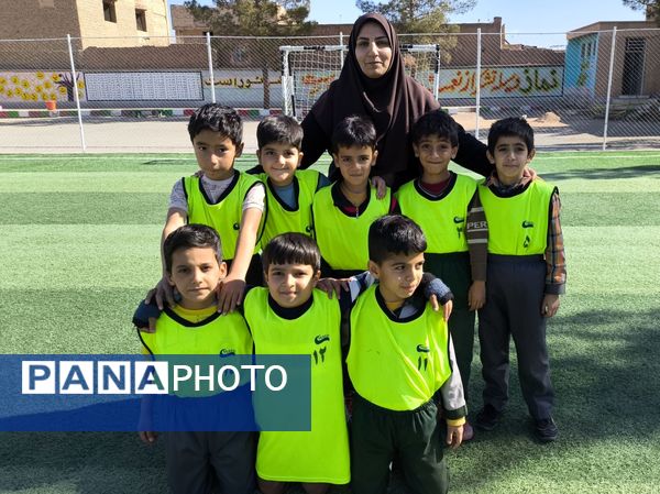 مسابقات فوتبال دبستان شهید پسندیده روستای فدافن شهرستان کاشمر 