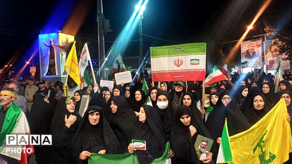 خروش کوهدشتی‌ها در میدان امام خمینی(ره)؛ تجدید میثاق با وطن و آرمان‌های ملی