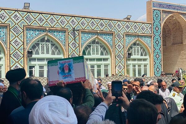تشییع و وداع با پیکر مطهر زوج شهید سبزواری