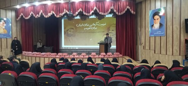  تقدیر از فعالان امور تربیتی به‌مناسبت هفته امور تربیتی در ناحیه 2کرج 