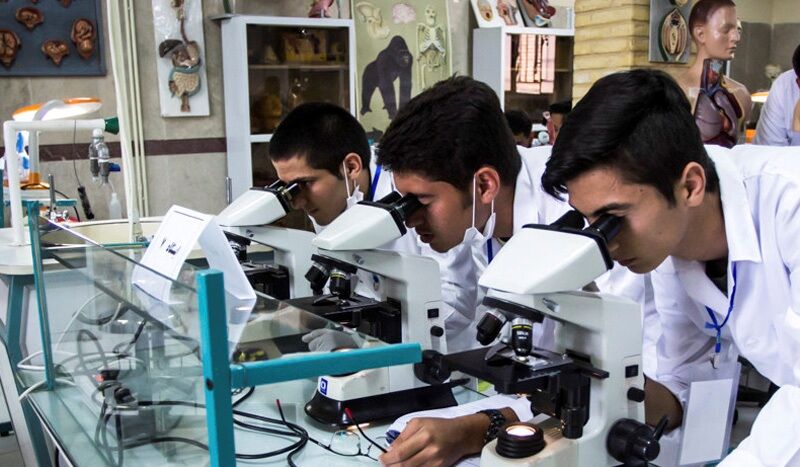  آموزش در کشور ما توانسته در سطح بین‌المللی رقابت کند/ حمایت یکپارچه دولت از استعدادهای درخشان