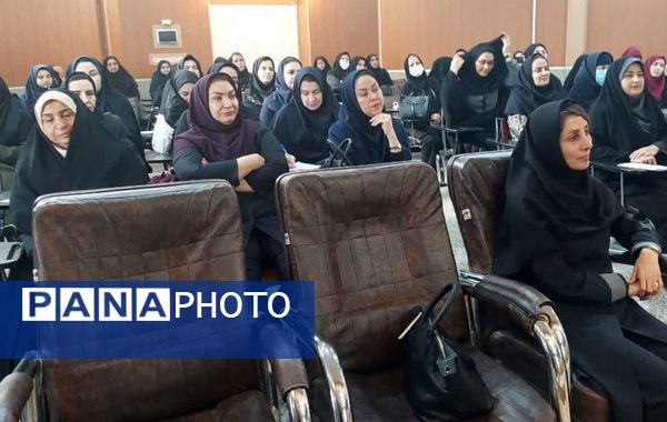 کارگاه توانمندسازی مراقبین و رابطین سلامت مدارس ناحیه۶