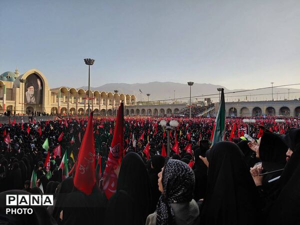 وداع با شکوه امت با قائد شهید در مصلی امام خمینی (ره)