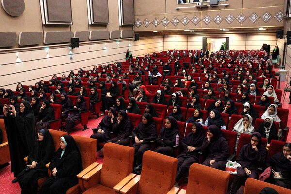 برگزاری جشن روز دختر با همکاری کانون خدمت رضوی و نهادهای آموزشی در منطقه 14 تهران 