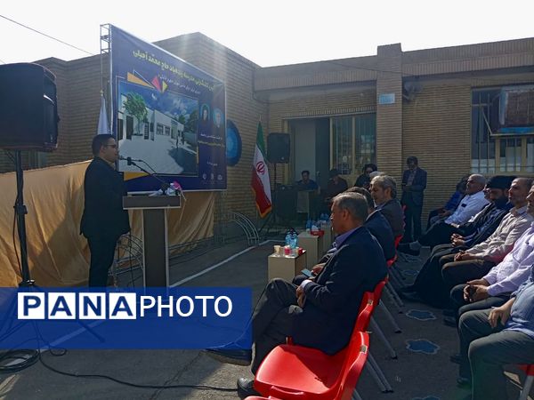 آیین کلنگ‌زنی مدرسه زنده‌یاد حاج محمد آجیلی در کاشان