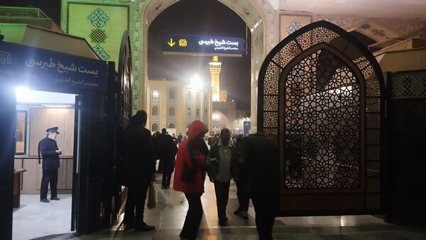 حرم مطهر امام رضا (ع) در شب مبعث رسول خدا