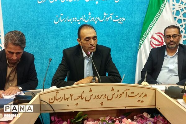بزرگداشت هفته معلم و تقدیر از خدمات ارزنده مشاوران در بهارستان‌دو