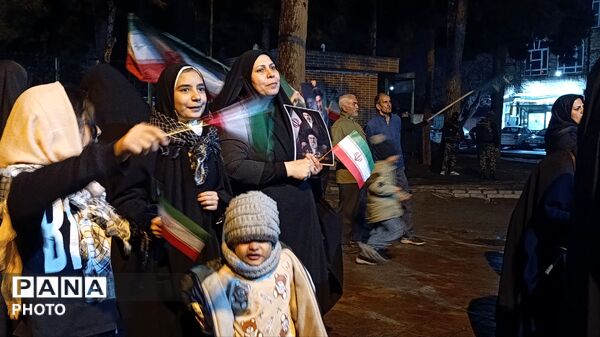 مراسم بیعت با نائب صاحب الزمان(عج) در گنبد سبز نیشابور 