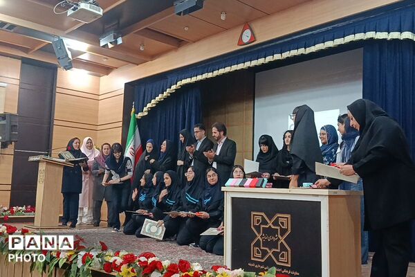 تقدیر از دانش آموزان فرهیخته مدرسه عطیه