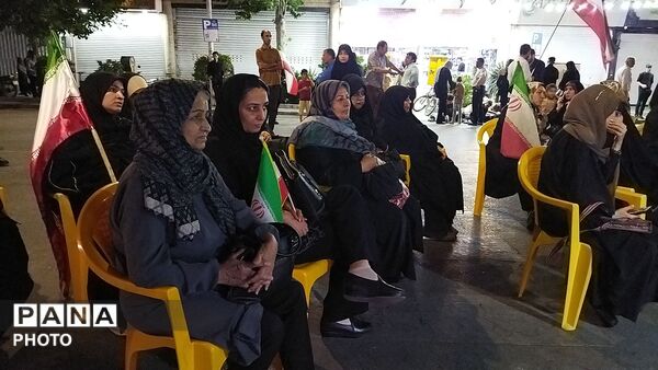 کافه گفتگوی حسینیه امام خمینی در نود و هشتمین شب از اجتماعات مردمی 