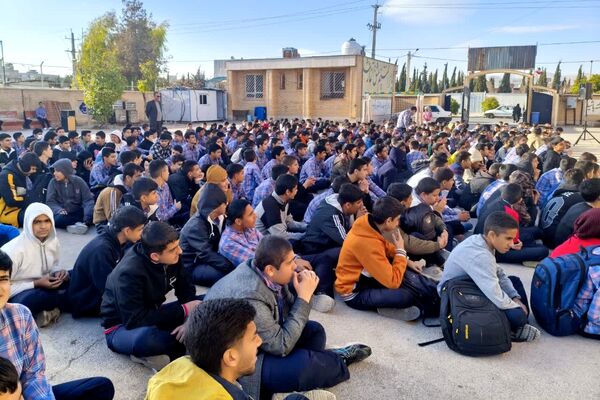 مراسم ایام الله دهه فجر در دبیرستان معارف صدرای ولایت