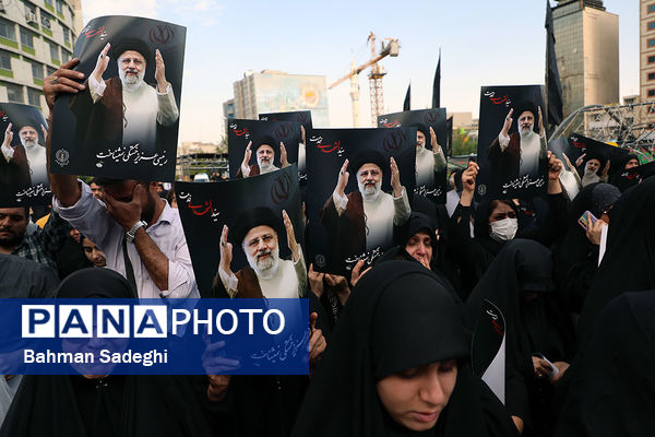 اجتماع مردم تهران در میدان ولیعصر (عج)