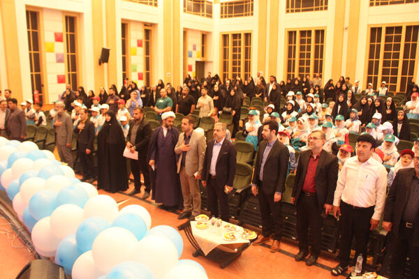 آیین تقدیر از برگزیدگان جشنواره سفیران سلامت استان قم
