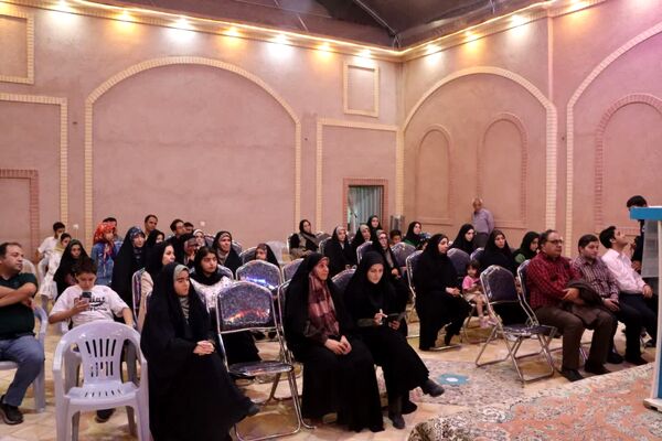 «محفل شهریور شعر» با حضور دانش‌آموزان یزدی