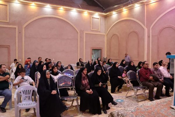 «محفل شهریور شعر» با حضور دانش‌آموزان یزدی