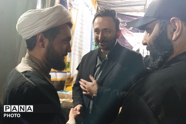 از فروش کتاب تا بیعت با رهبری؛ روایت موکب خانه نخبگان شهرستان دماوند در تجمعات شبانه رودهن