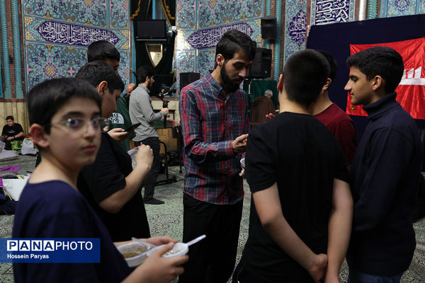 اعتکاف دانش‌آموزی در حسینیه ارشاد