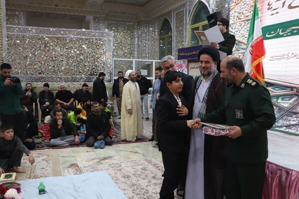 چلچراغ آیه‌ها در آستان بی‌بی سکینه شهرستان ملارد