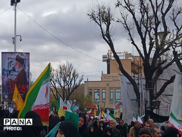 در فراق رهبر شهیدمان به میدان آمدیم 