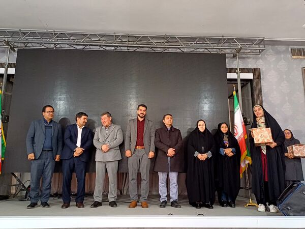 تجلیل از برگزیدگان 2 جشنواره پرورشی در شهرستان زرقان 