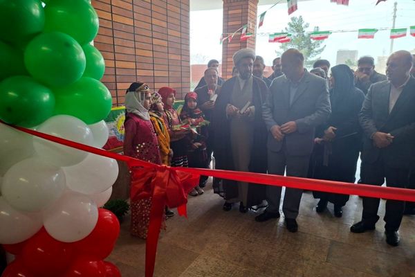 مدرسه خیری حسینی‌راد با چمن مصنوعی و پنل خورشیدی گشایش یافت